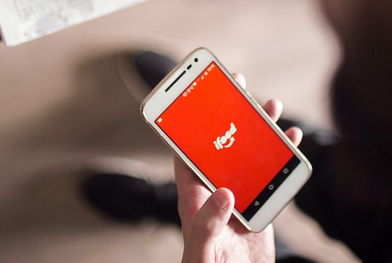 Em novembro, o aplicativo mostrou mensagens de apoio ao presidente Jair Bolsonaro e contrárias à vacina, o que teria sido causado por uma conta de um funcionário da prestadora de serviço. | Foto: Reprodução