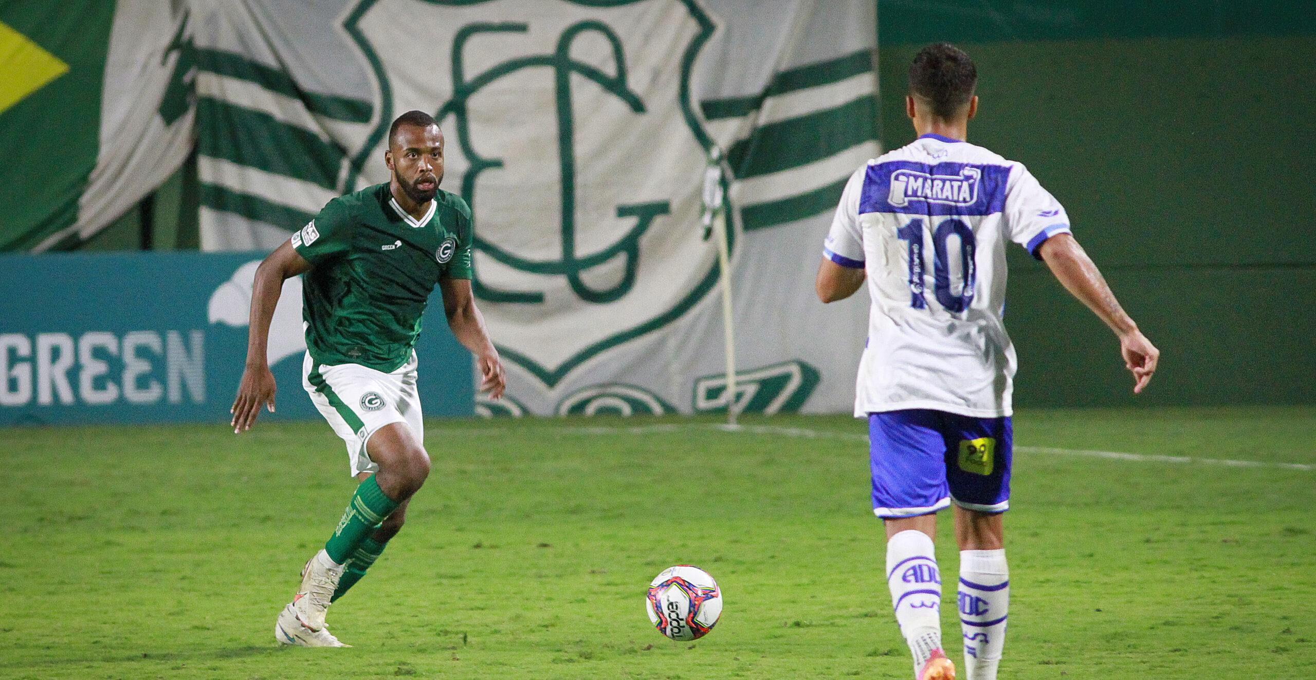 Reynaldo que já era dado como certo sua saída para o futebol do exterior, agora pode ficar no clube em 2022 | foto: Rosiron Rodrigues / Goiás EC