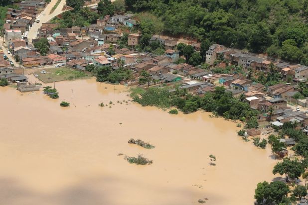 O Corpo de Bombeiros Militar da Bahia confirmou, até o momento, 18 mortes causadas pelos efeitos das chuvas. | Foto: Reprodução