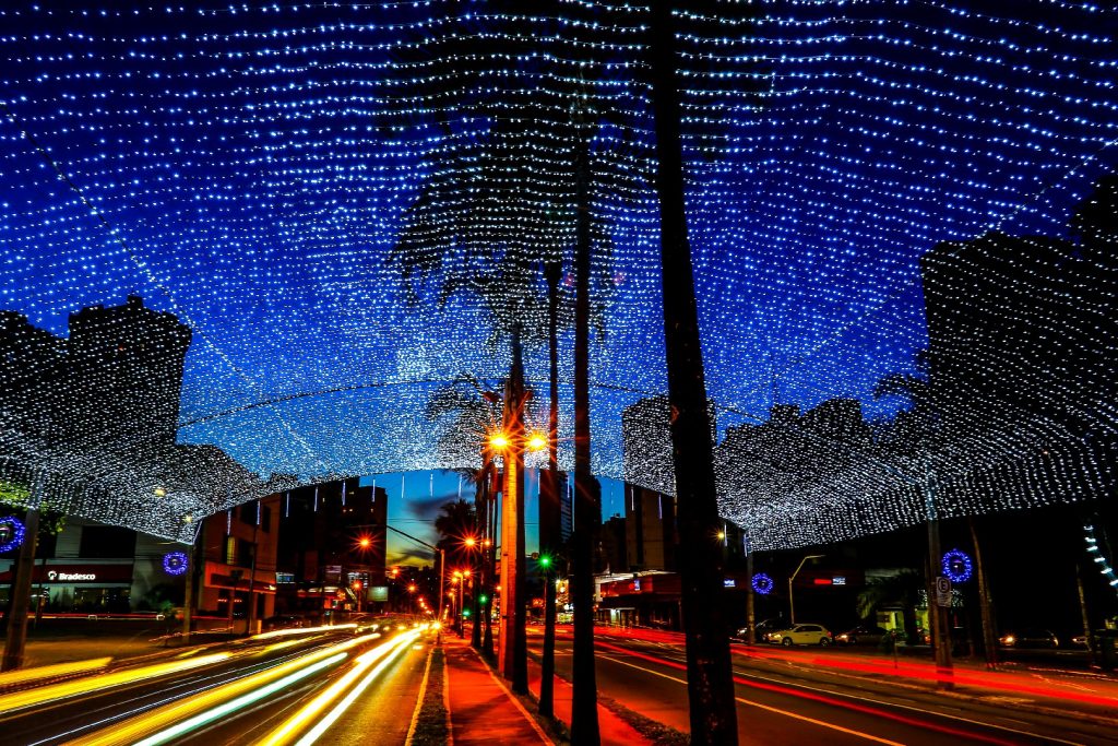 Mesmo ainda em meio a pandemia, 2021 pontos tradicionais públicos e privados receberam elementos natalinos que são de encher os olhos. | Foto: Reprodução/Internet