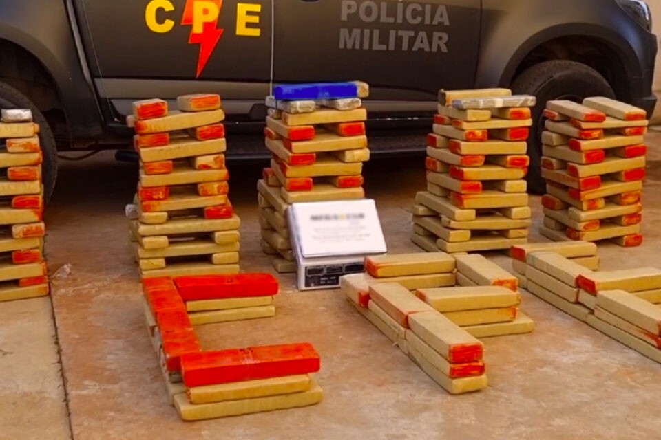 Veículo utilizado para transportar a droga condizia com características denunciadas anteriormente | Foto: Polícia Militar