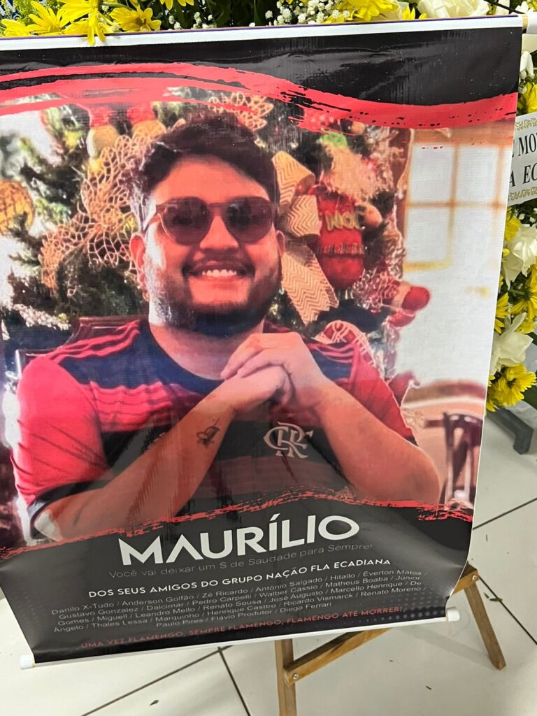 Corpo de Maurílio é sepultado com aplausos, balões brancos e choro; veja 2 9f3bfd7d 915c 464f aebe 36445e0d081c