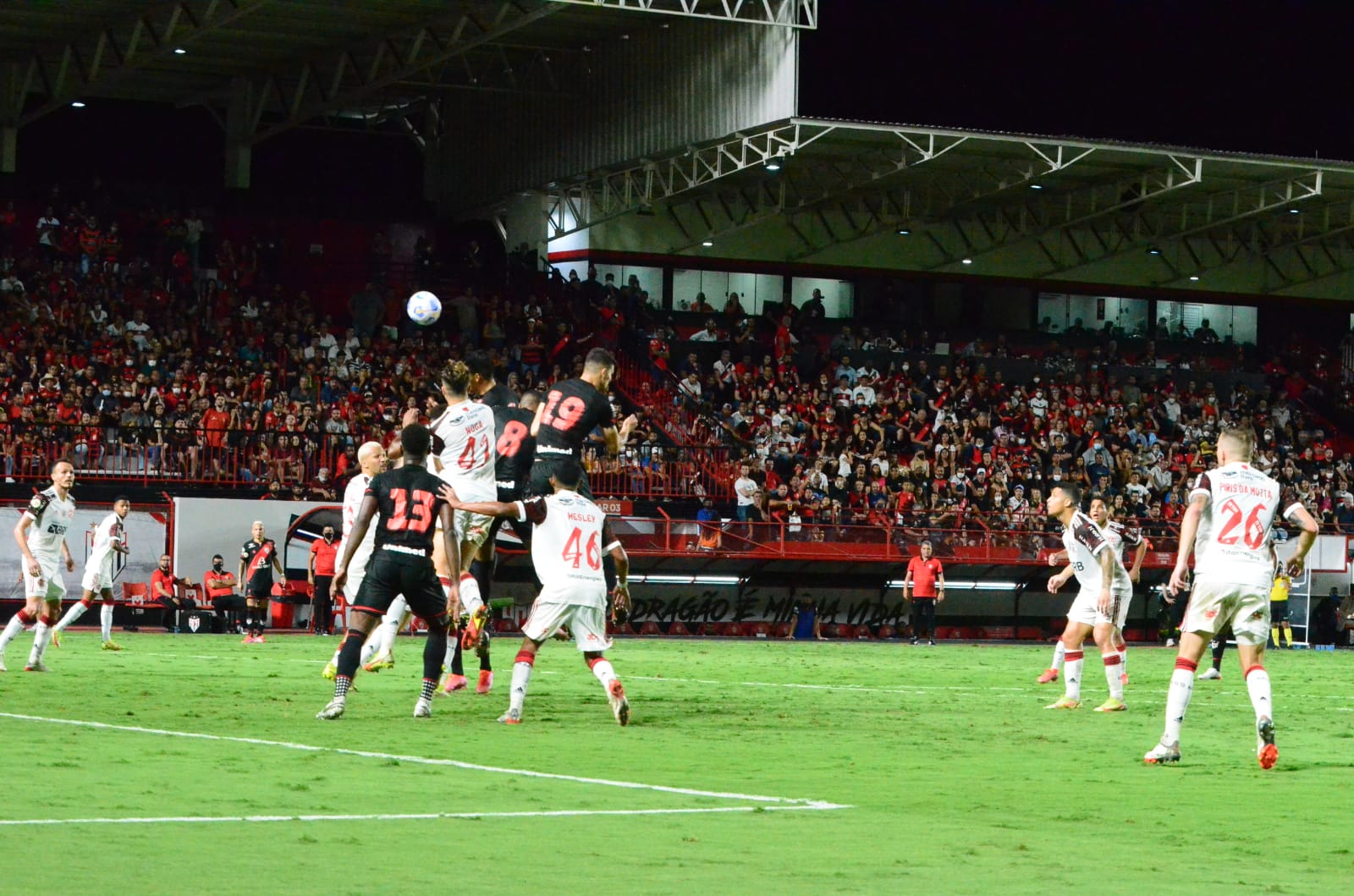 No Estádio Antônio Accioly, o Atlético Goianiense venceu o Flamengo por 2 a 0 | Foto: Afonso Cardoso