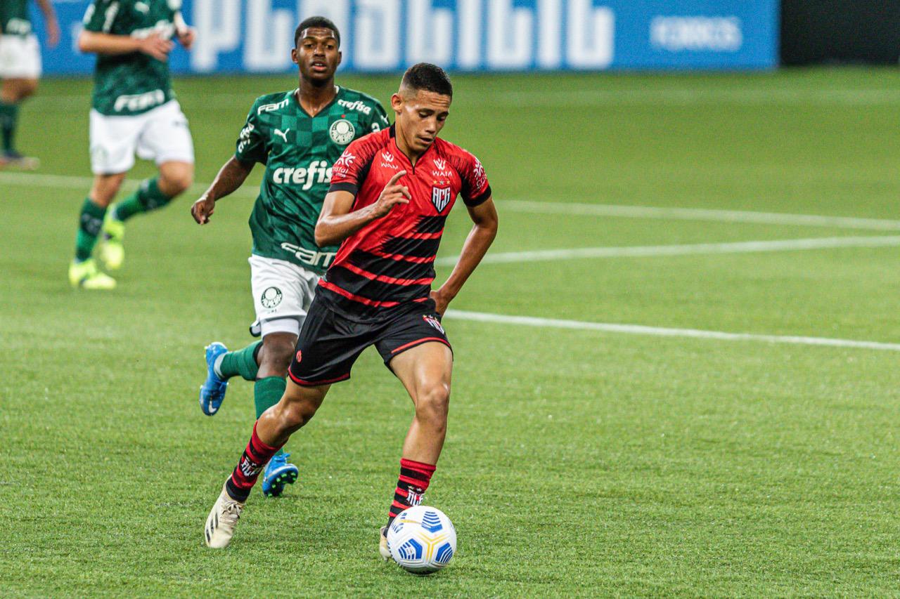 Volante fez excelente atuação diante do Palmeiras e despertou interesse dos paulistas em sua contratação | foto: Bruno Corsini / ACG