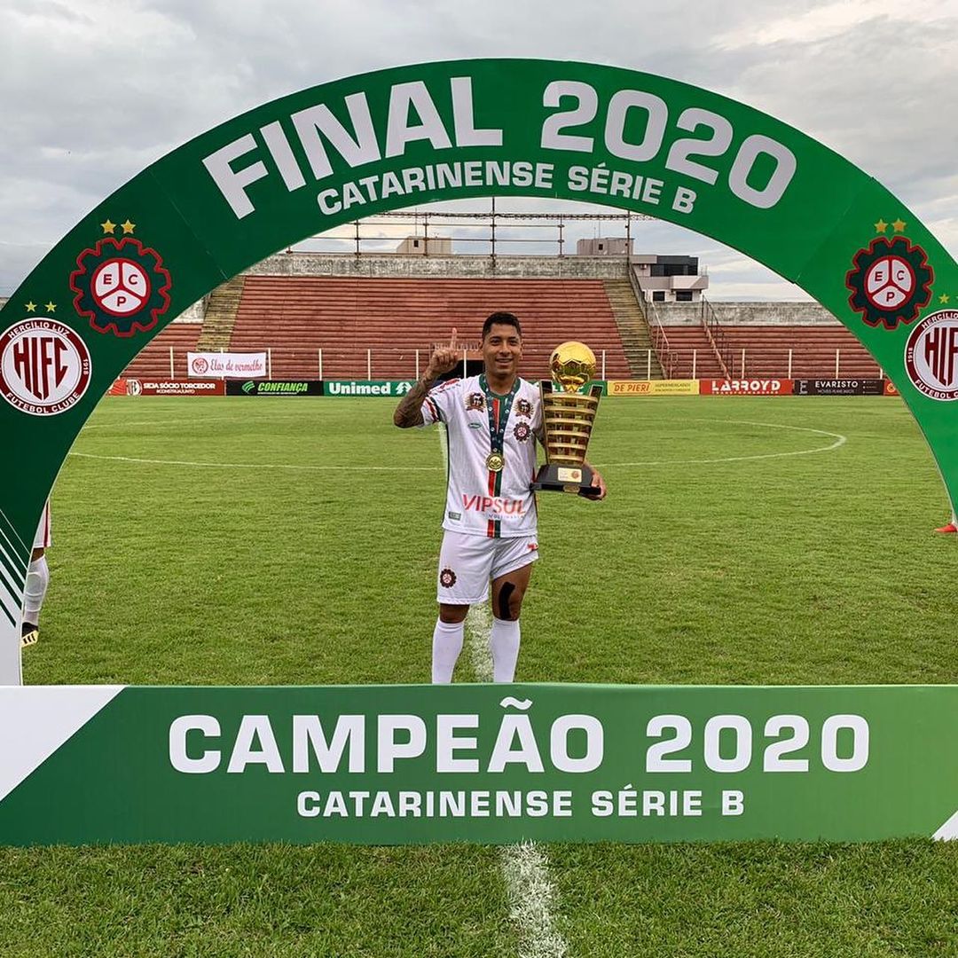 Jogador foi campeão da Segunda Divisão do Catarinense, pelo Próspera | foto: Arquivo pessoal