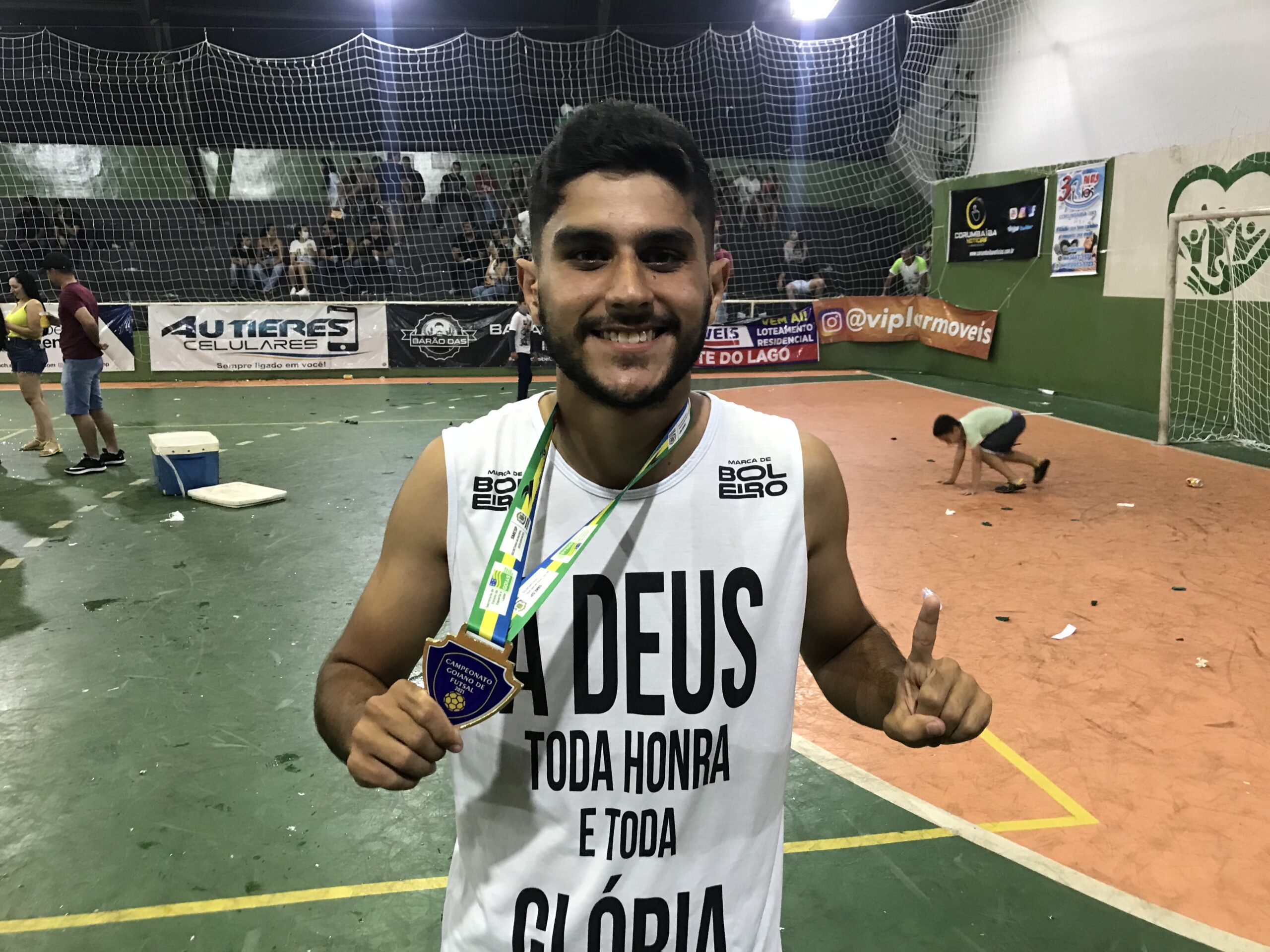 Em seu primeiro ano no clube, ala pôde levantar mais um troféu de campeão goiano na carreira | foto: Victor Pimenta / Jornal O Hoje