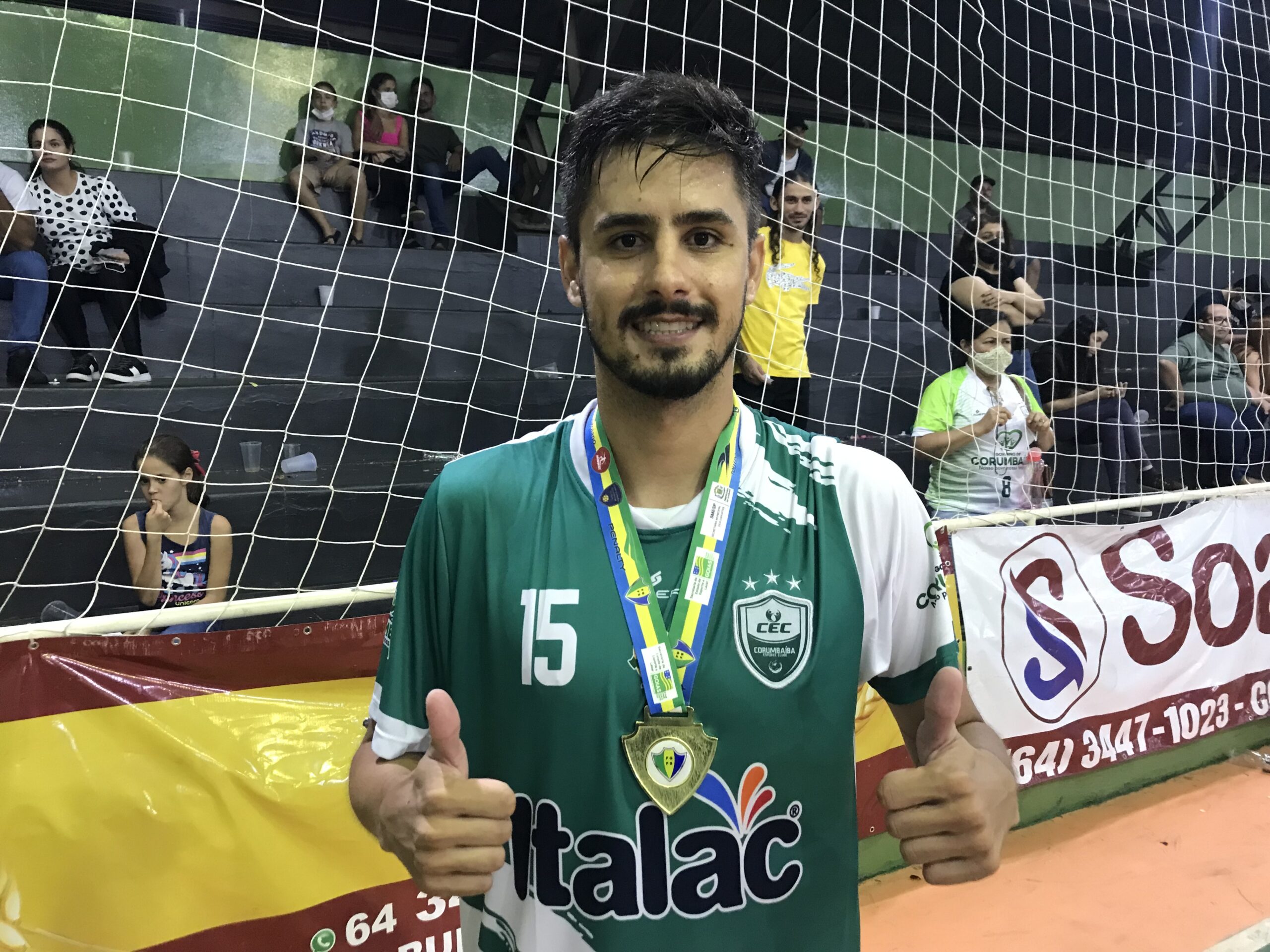 Matheus entrou no decorrer do segundo jogo da final e levantou seu sétimo título goiano | foto: Victor Pimenta / Jornal O Hoje