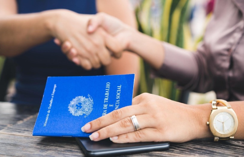 Entre as oportunidades, os cargos de atendente de telemarketing, auxiliar de limpeza e auxiliar de logística são os que mais têm vagas disponíveis. | Foto: Reprodução