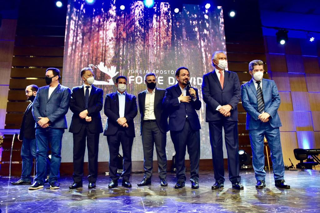 Cerimônia contou com a presença de autoridades políticas e cristãs, além de fiéis da igreja - Foto: Cristiano Borges