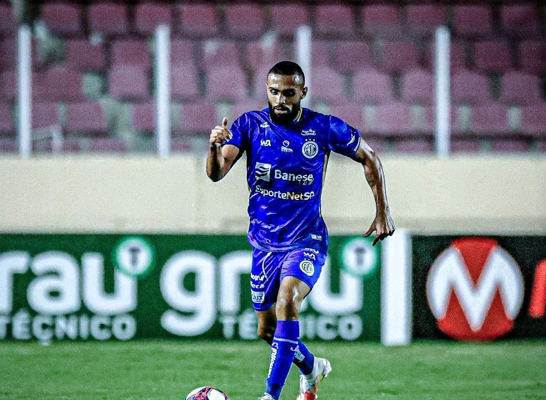 Adriano estava atuando na última Série B, defendendo as cores do Confiança | foto: Comunicação Confiança