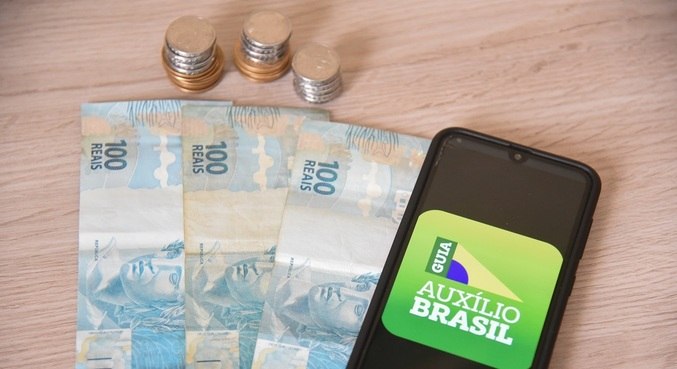 O benefício é de, no mínimo, R$ 400 por família e as datas de pagamento seguem o modelo do antigo | Foto: Reprodução