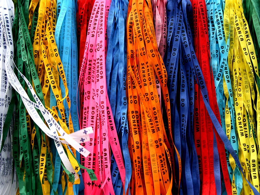 Os estudos da numerologia indicam o cálculo para cada pessoa identificar a cor da roupa que deve usar no Réveillon | Foto: Reprodução