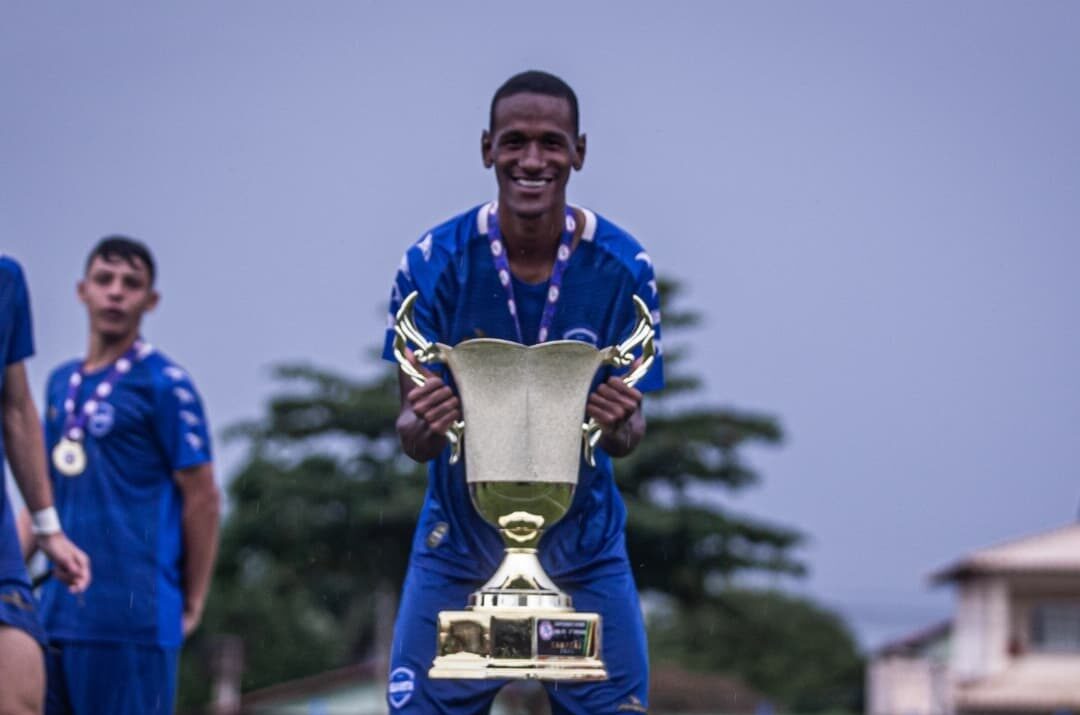 Zagueiro foi campeão com a equipe sub-20 do Bela Vista, fazendo seis gols na competição | foto: Heber Gomes