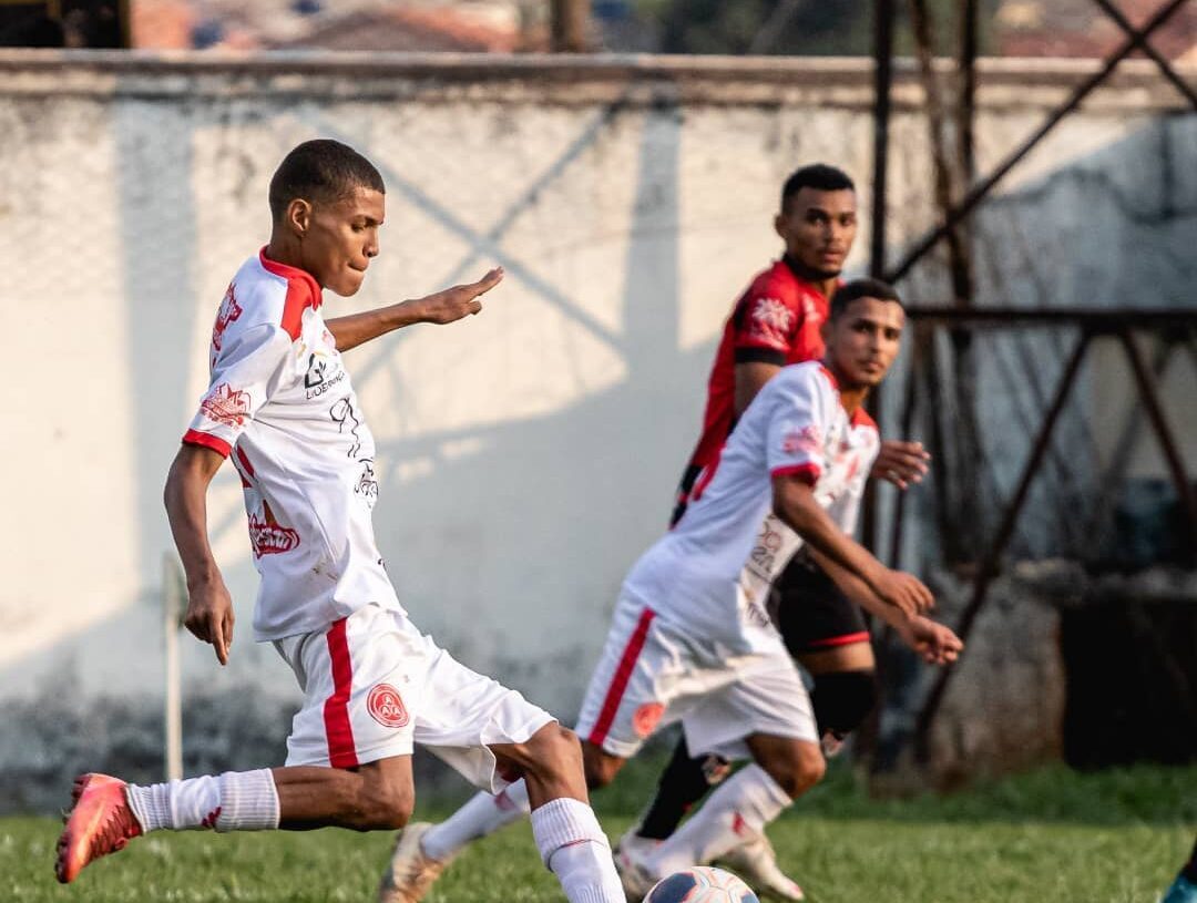 Meia deixou a rubra à custo zero e chegou a receber propostas de Goiás, Vila e Atlético antes de fechar com a Raposa | foto: Arquivo Pessoal