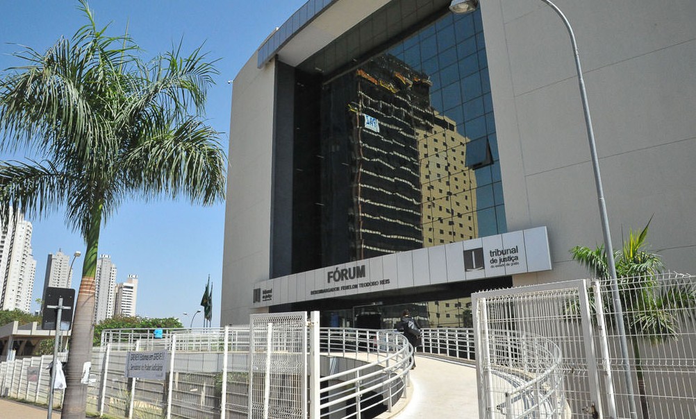 Cabeleireiro acusado de matar companheira a facadas vai a júri popular em Goiânia