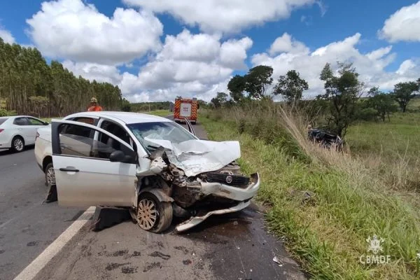 Motoristas e passageiros foram levados a unidades médicas próximas ao local do acidente | Foto: PRF