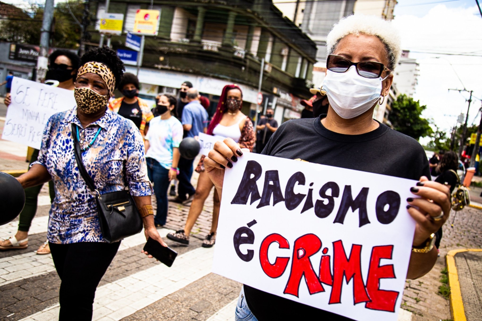 Um levantamento mostrou que, entre 2012 e 2019, a taxa de mortalidade por homicídio de jovens negros foi 6,5 vezes maior que a taxa nacional. | Foto: Carlos Pereira