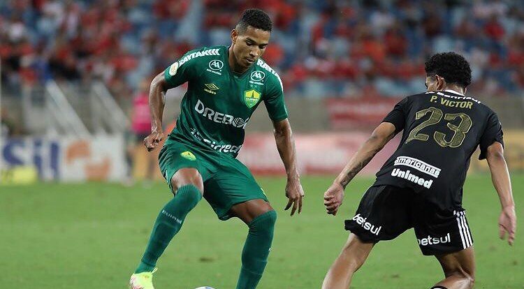 Lateral-direito pertence ao Flamengo e estava emprestado aos dourados, onde se destacou na permanência do Cuiabá na Série A | foto: Rogério Moroni / Cuiabá