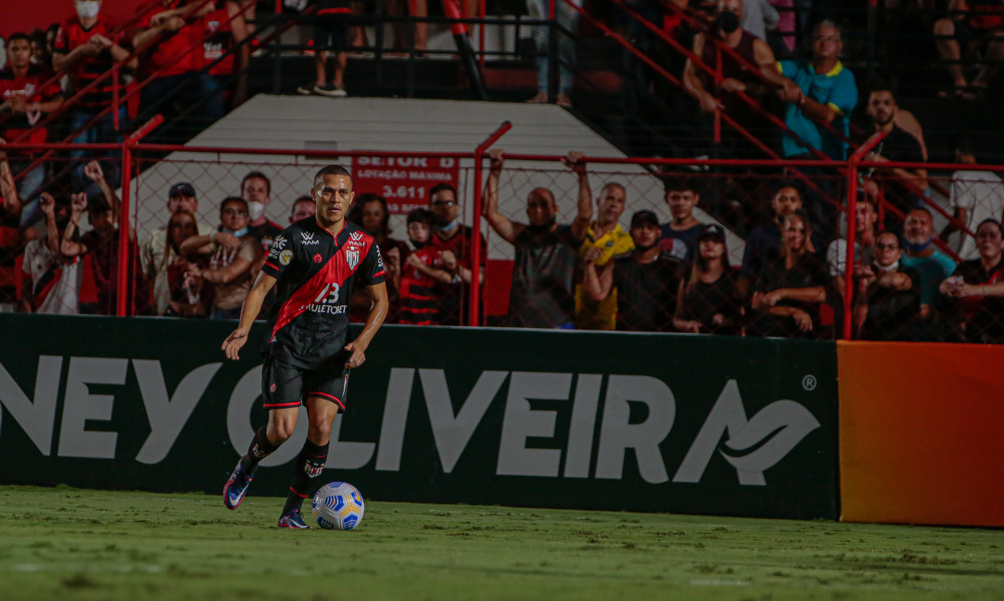 Meia atuou pelo Dragão pela última vez na vitória sobre o Bahia por 2 a 1 | foto: Bruno Corsini / ACG