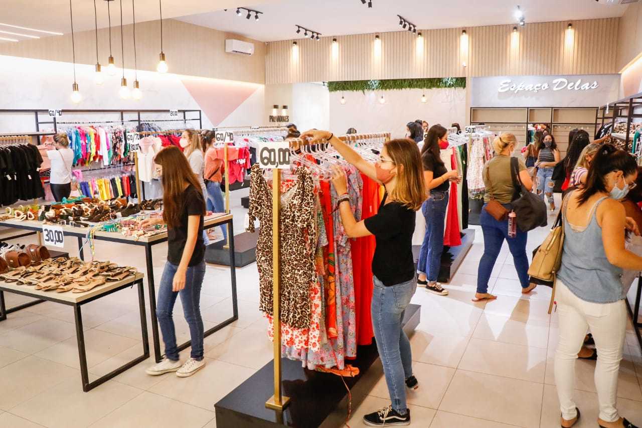 Planejar o orçamento, pesquisar diferentes lojas e comprar em conjunto em atacarejos são dicas valiosas para fugir do endividamento. | Foto: Reprodução/Internet