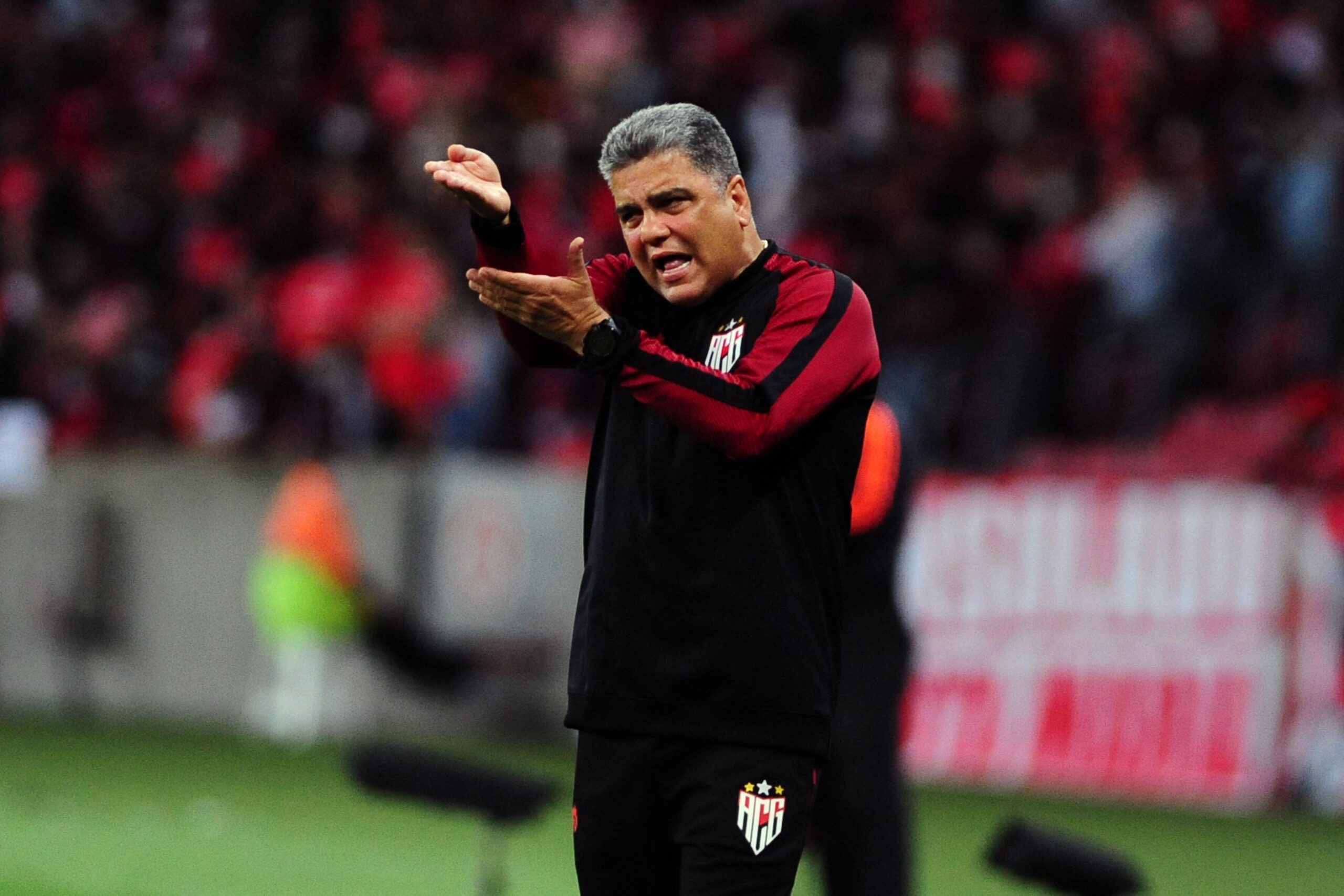 Treinador conseguiu feito inédito com rubro-negro ao vencer Internacional, pela primeira vez no Beira-Rio | foto: Ricardo Rimoli / Uai Foto