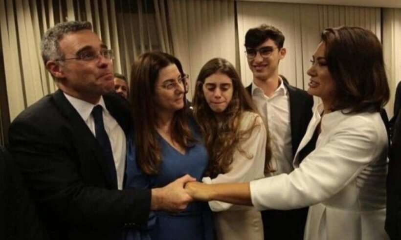 Imagens mostram primeira-dama falando “em línguas”, algo comum entre pentecostais | Foto: reprodução