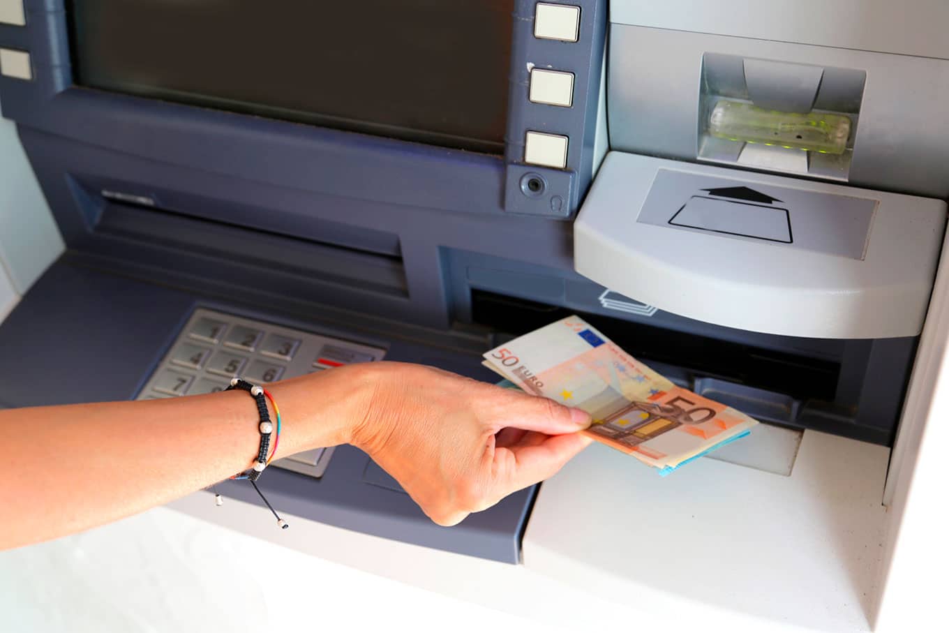 Em novembro de 2020, houve mais depósitos do que saques, com saldo positivo de R$ 1,479 bilhão | Foto: reprodução