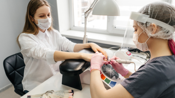 O mercado da beleza foi um dos setores que mais sofreram durante a pandemia, pois tiveram que fechar as portas em 2020 e em 2021. | Foto: Reprodução/Internet