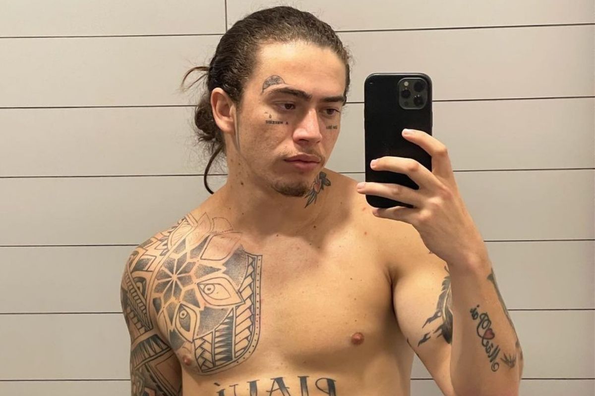 Humorista teve intoxicação alimentar e precisou cancelar sessão de autógrafos que aconteceria em Teresina na segunda-feira (13); já na sexta (17), se tornou alvo de críticas nas redes sociais após divulgação de trechos de seu novo livro. | Foto: Reprodução