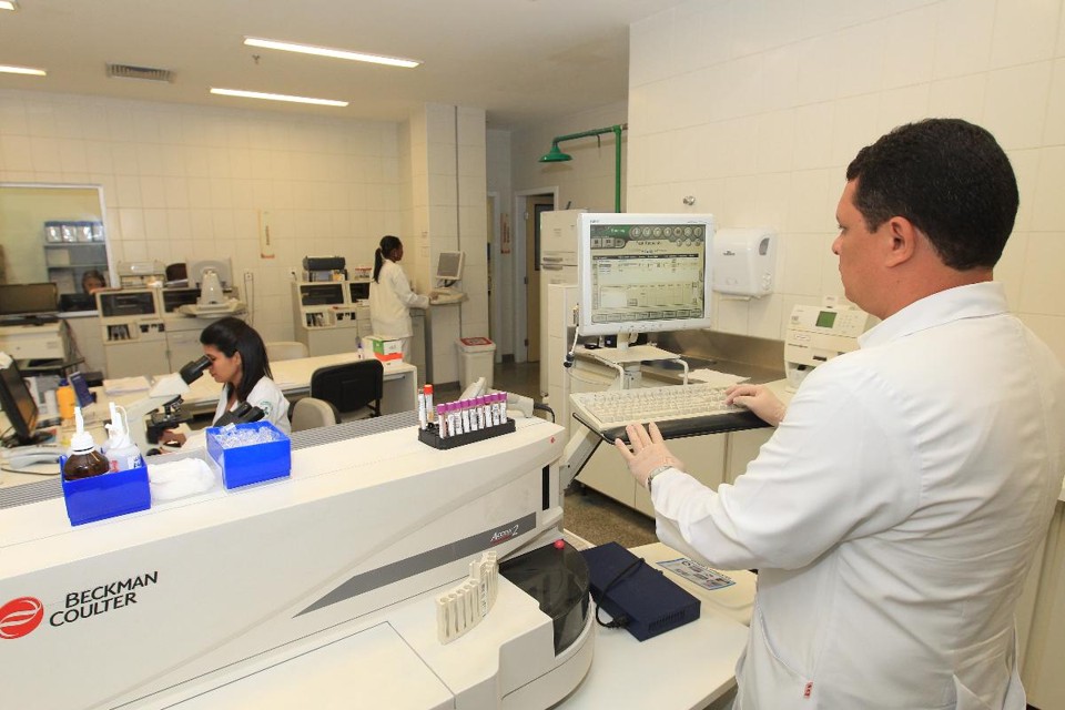 Aumento simultâneo nos casos de dengue, influenza e Covid-19 impulsionou a procura por serviços de saúde | Foto: Mateus Pereira/Governo da Bahia