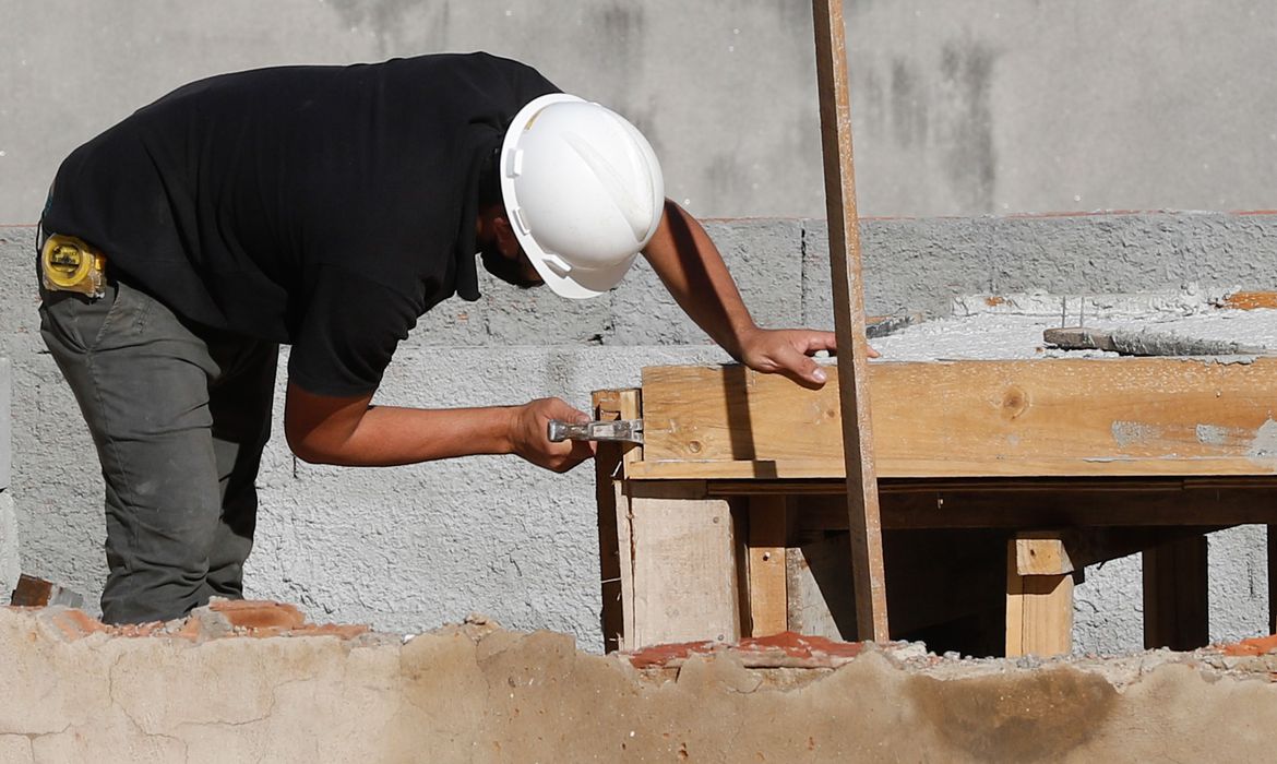 Construção civil em Goiânia cria dezenas de postos de trabalho