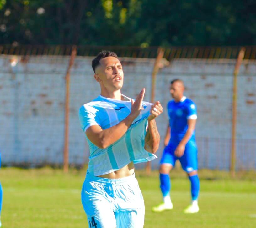 O jogador deixa o KF Shkumbini como artilheiro na temporada e agora reforça o líder albanês | foto: Arquivo pessoal