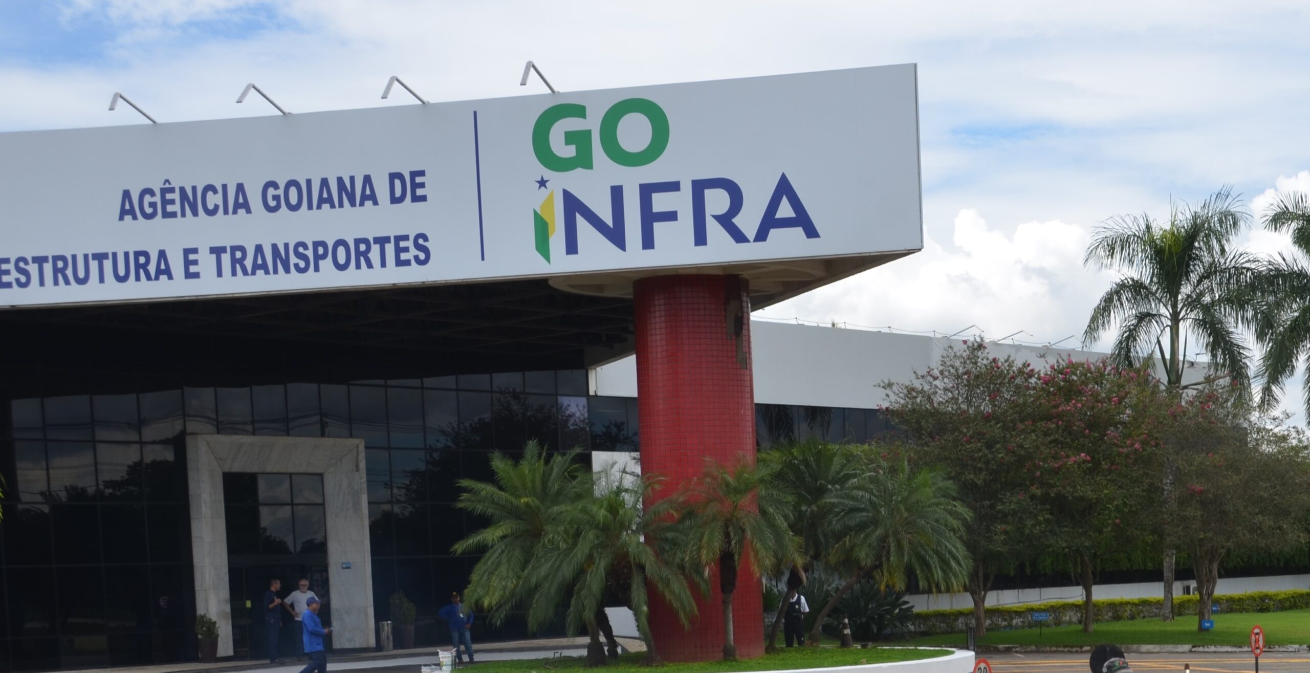 Estão sendo oferecidas 10 vagas, nove são destinadas à ampla concorrência e uma é para pessoas com deficiência | Foto: Reprodução