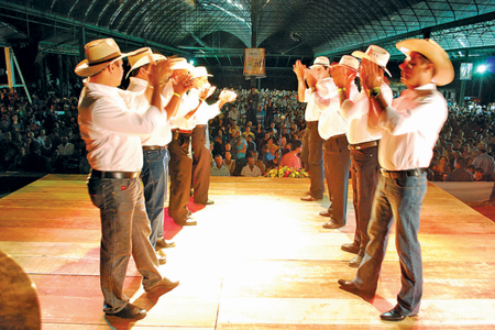 Com transmissão diretamente de Silvânia (GO), evento abordará a tradição folclórica da catira | Foto: Reprodução