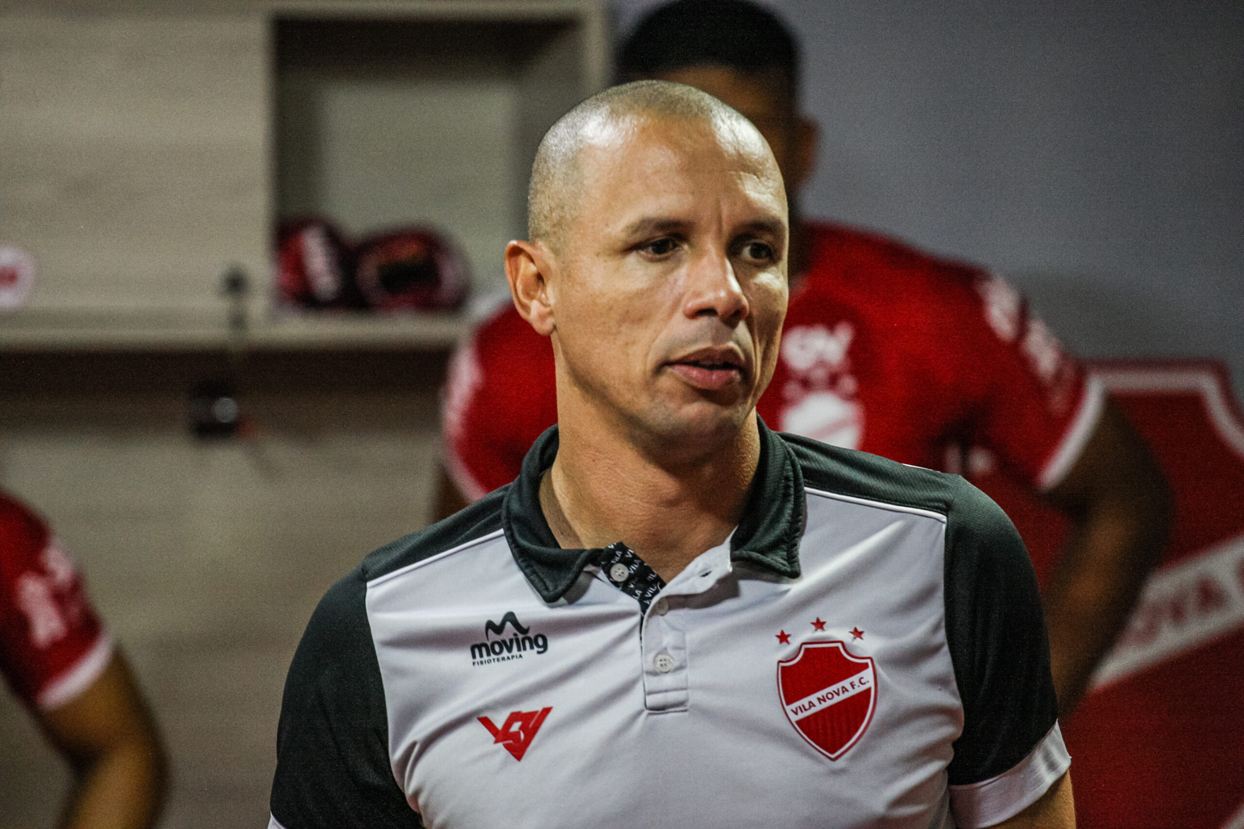 Treinador Colorado lamenta chances desperdiçadas e gol sofrido nos acréscimos contra o Crac | Foto: Roberto Côrrea/Vila Nova