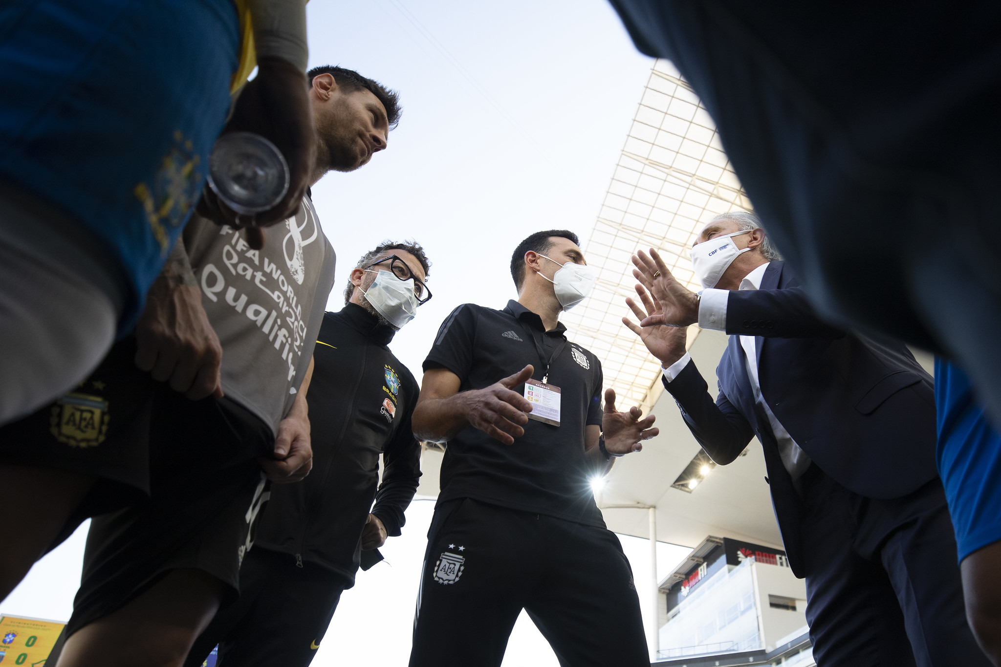 Jogo pelas eliminatórias sul-americanas da Copa foi interrompido após autoridades sanitárias invadirem gramado da Arena Corinthians em setembro do ano passado; CBF e AFA são multadas | Foto: Lucas Figueiredo/CBF