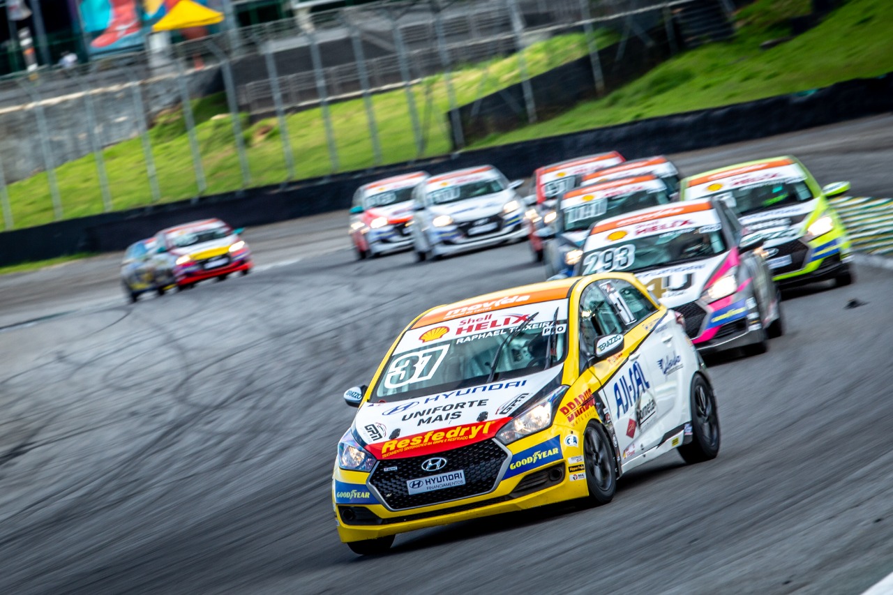 Corrida teve bons pegas. próxima etapa será em Goiânia | Foto: Ricardo Saibro