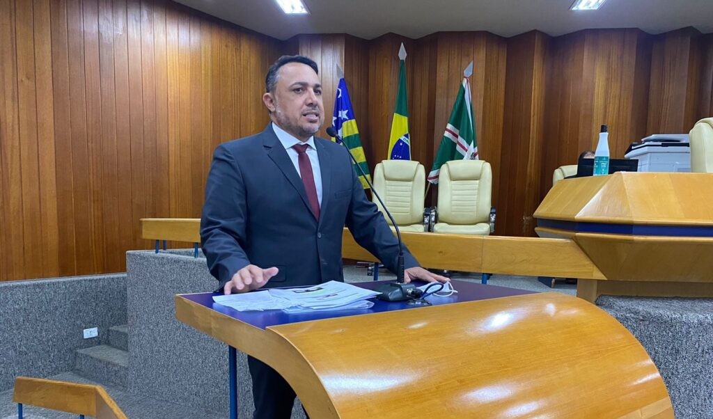 Presidente da Câmara de Aparecida quer CEI para investigar prefeitura após morte em ponto de ônibus|