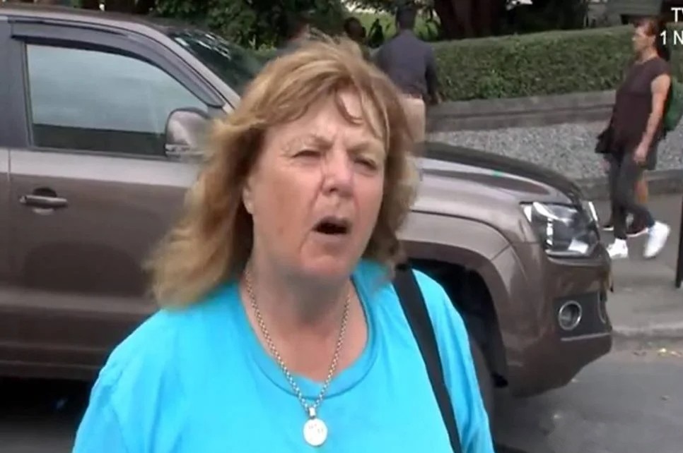 Centenas de pessoas se reuniram em protesto contra as medidas na capital do país | Foto: Reprodução