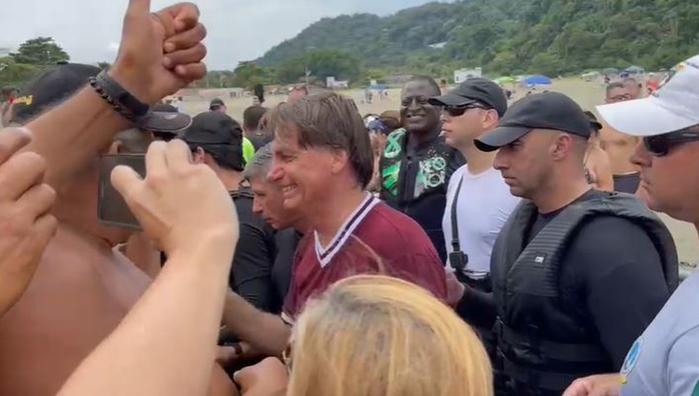 Bolsonaro causa aglomeração em praia de São Paulo | Foto: Reprodução