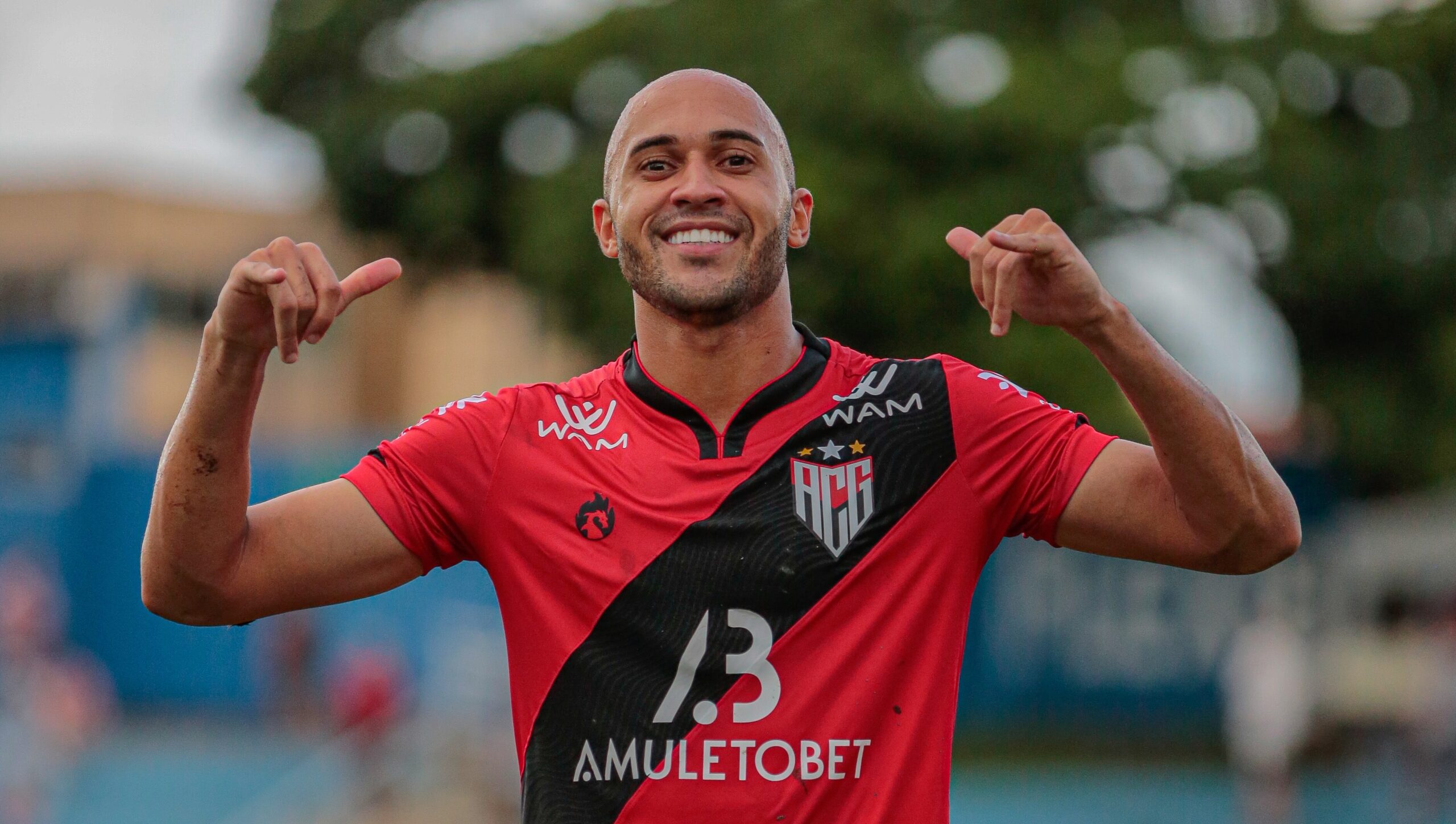 Foram do lateral-direito Dudu os dois gols marcados pelo Atlético-GO na vitória contra a Aparecidense, no sábado (12) | Foto: Bruno Corsino/Atlético-GO