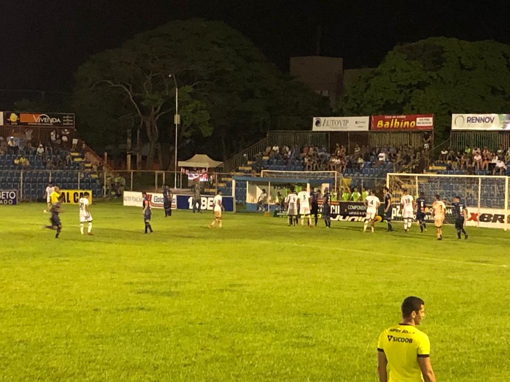 No Valdeir José de Oliveira, o Goianésia não tomou conhecimento da Jataiense e goleou o adversário por 4 a 1 | Foto: Breno Modesto