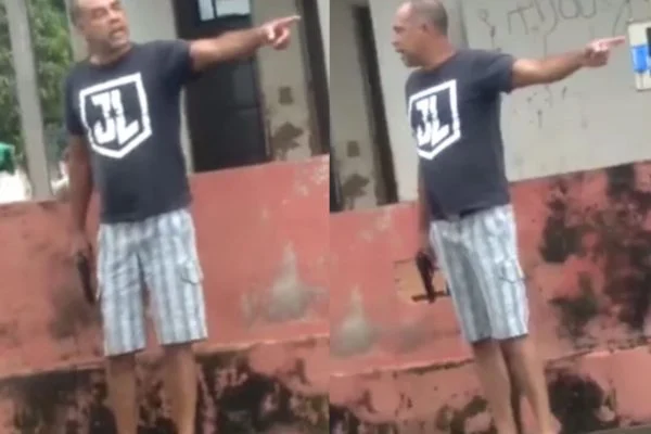 Um vídeo feito pelos vizinhos mostra o momento em que o guarda está com a arma em punho e grita com os garis | Foto: Reprodução