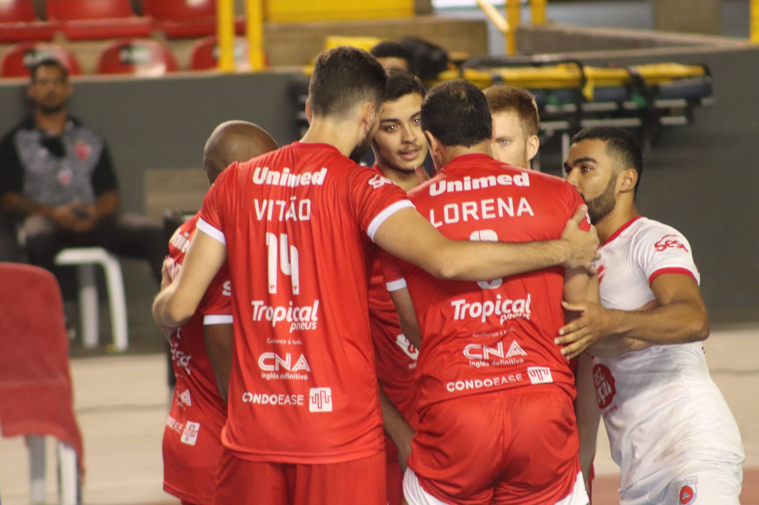 Mesmo com a derrota, o Vila Nova segue no G-4 da Superliga B Masculina de Vôlei | Foto: Fernando Brito/Vila Nova