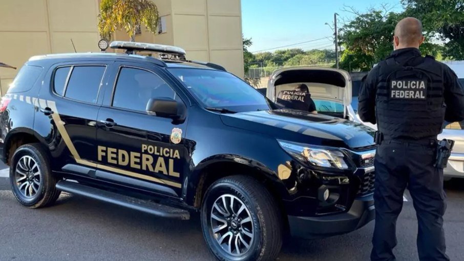 Foi determinado pela Justiça Federal a apreensão de veículos e até um avião. Os mandados judiciais foram cumpridos no estado do Paraná | Foto: Divulgação/Polícia Federal