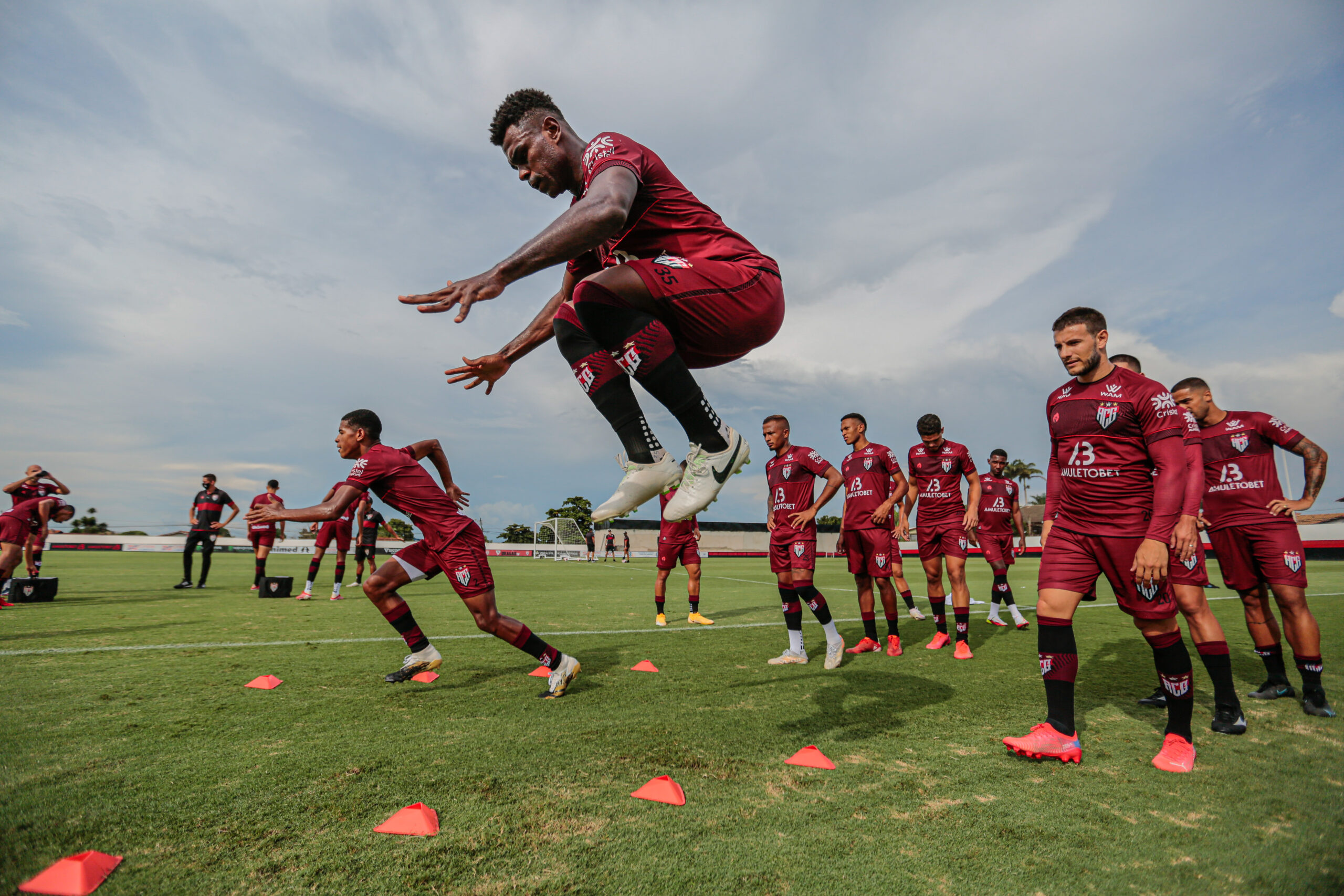O zagueiro Wanderson deve ser um dos titulares do Atlético contra o Goiatuba | Foto: Bruno Corsino/Atlético-GO