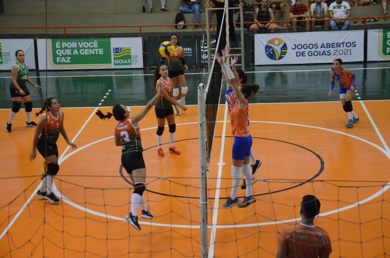Com disputas em quatro modalidades de quadra, campeões regionais avançam para fase estadual, em Goiânia | Fotos: Mantovani Fernandes e Isabella Brito