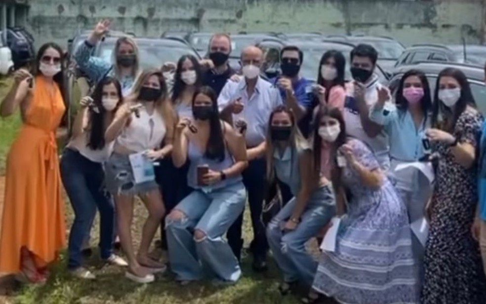 Uma das netas relata que é um costume Adair Henriques da Silva presentear a família | Foto: reprodução