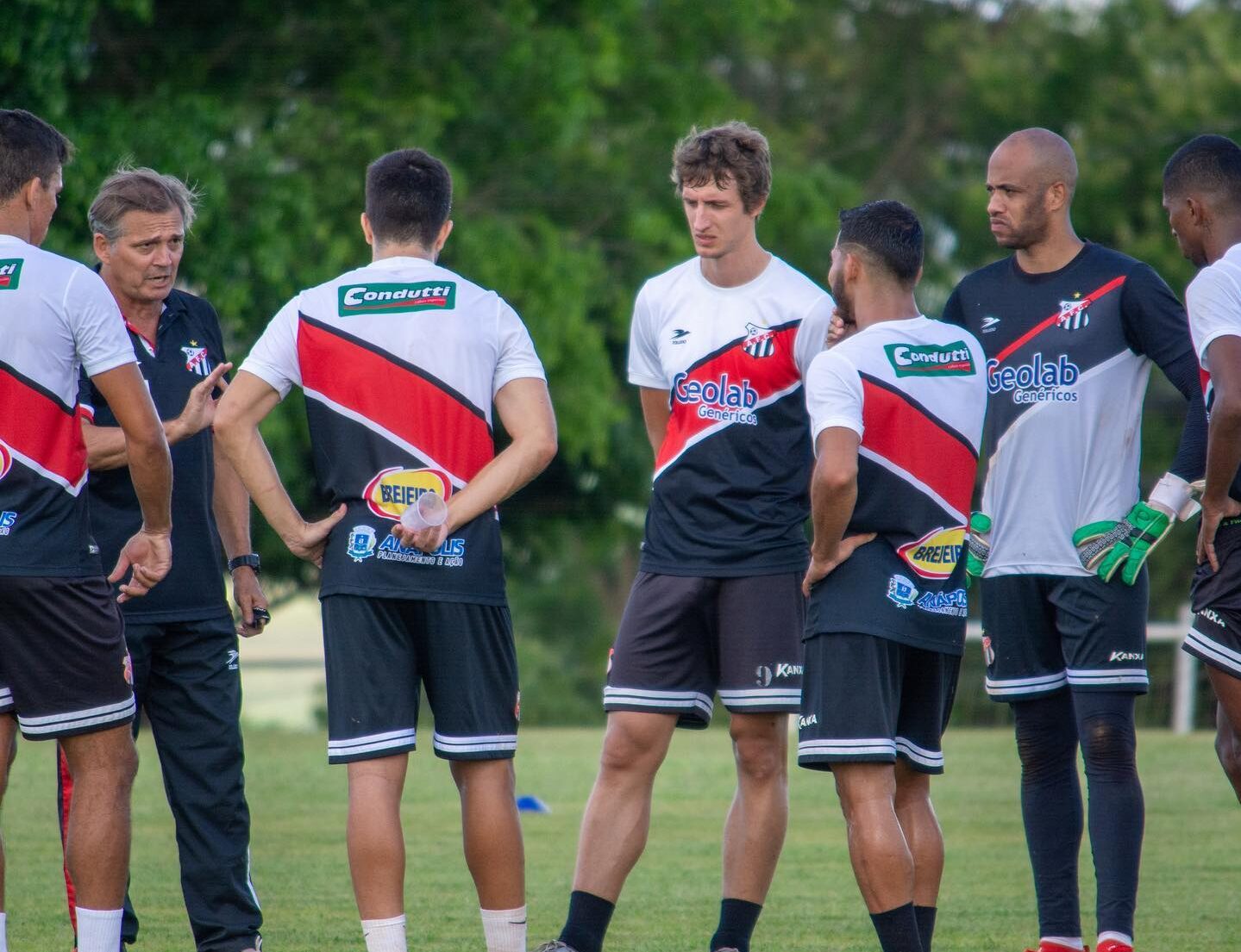 Luiz Carlos Winck deve ter mudanças no tricolor para confronto desta quarta-feira | foto: Comunicação Anápolis