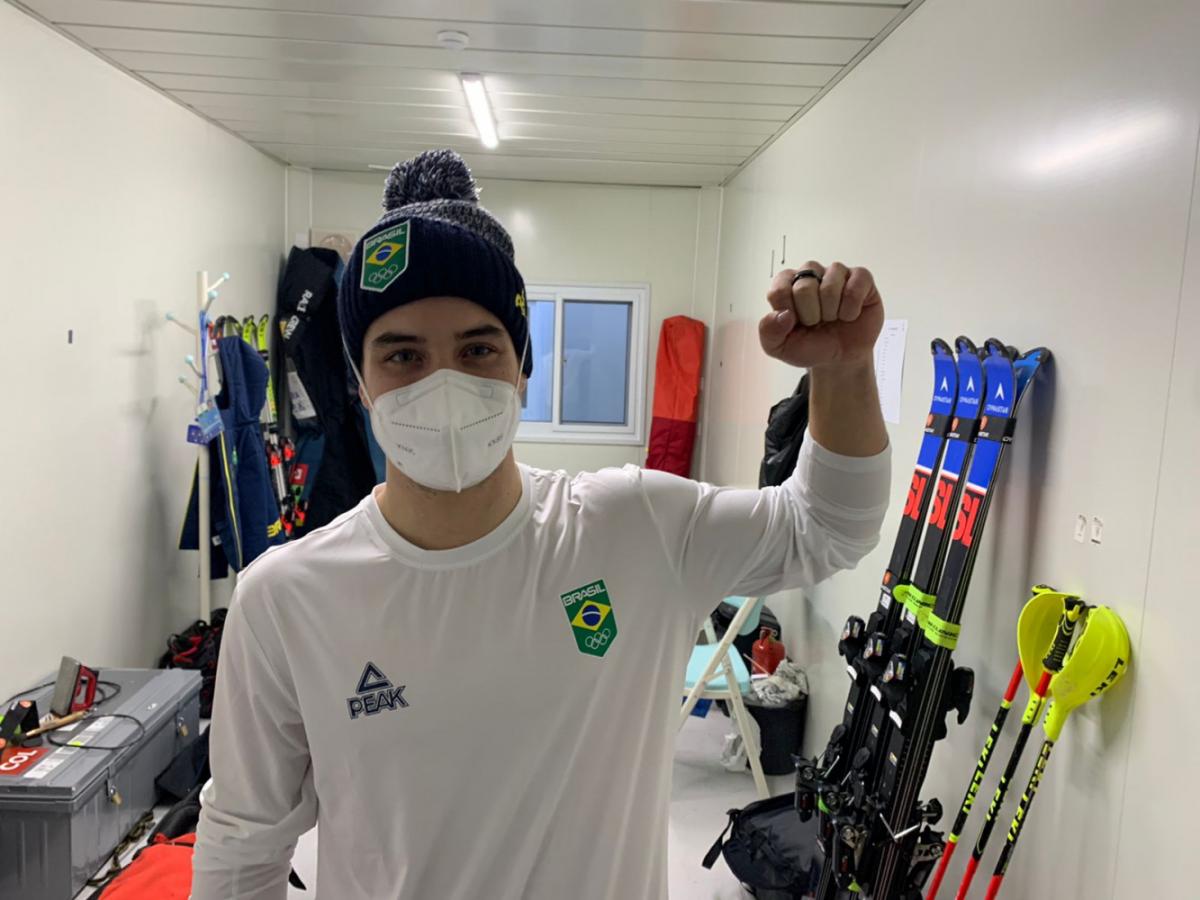 Atleta nascido em Fortaleza conseguiu aprovação do Comitê Organizador para sair do isolamento total na véspera da prova de slalom nesta terça, a partir das 23h15 | Foto: Divulgação COB
